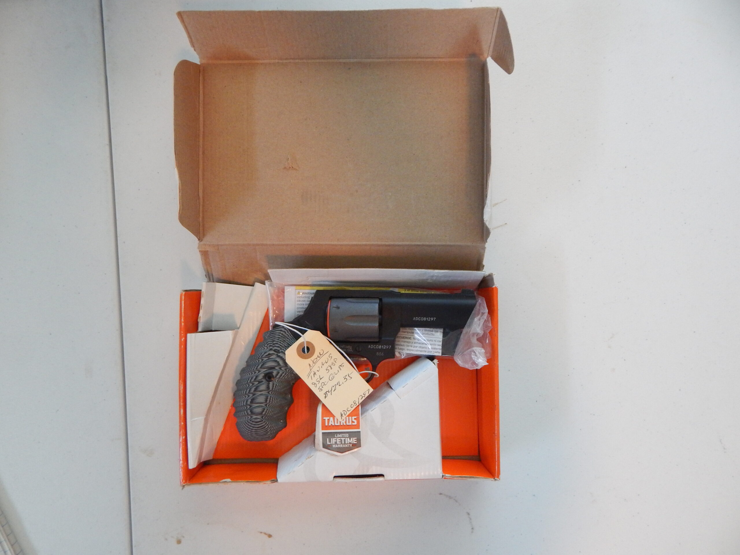 Taurus 856 38 Spc. w/SPC Grips