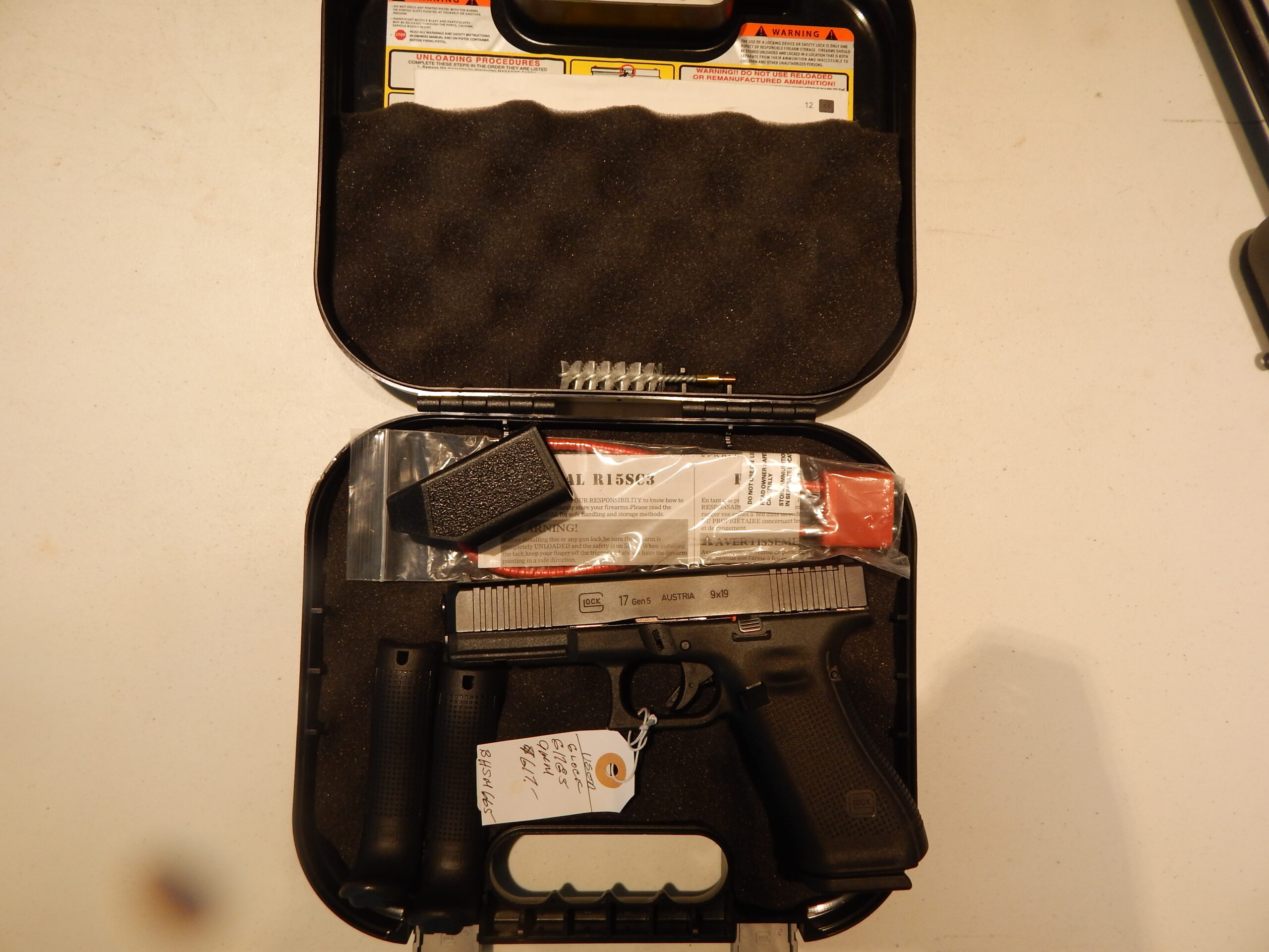 USED Glock G17 G5 9mm w box and backstraps 1 mag